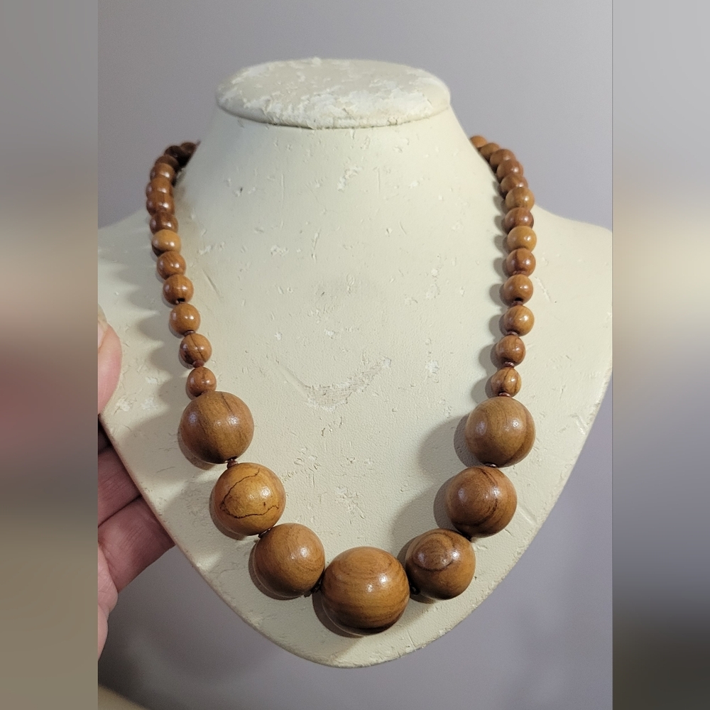 Elegant Brown Beaded Necklace